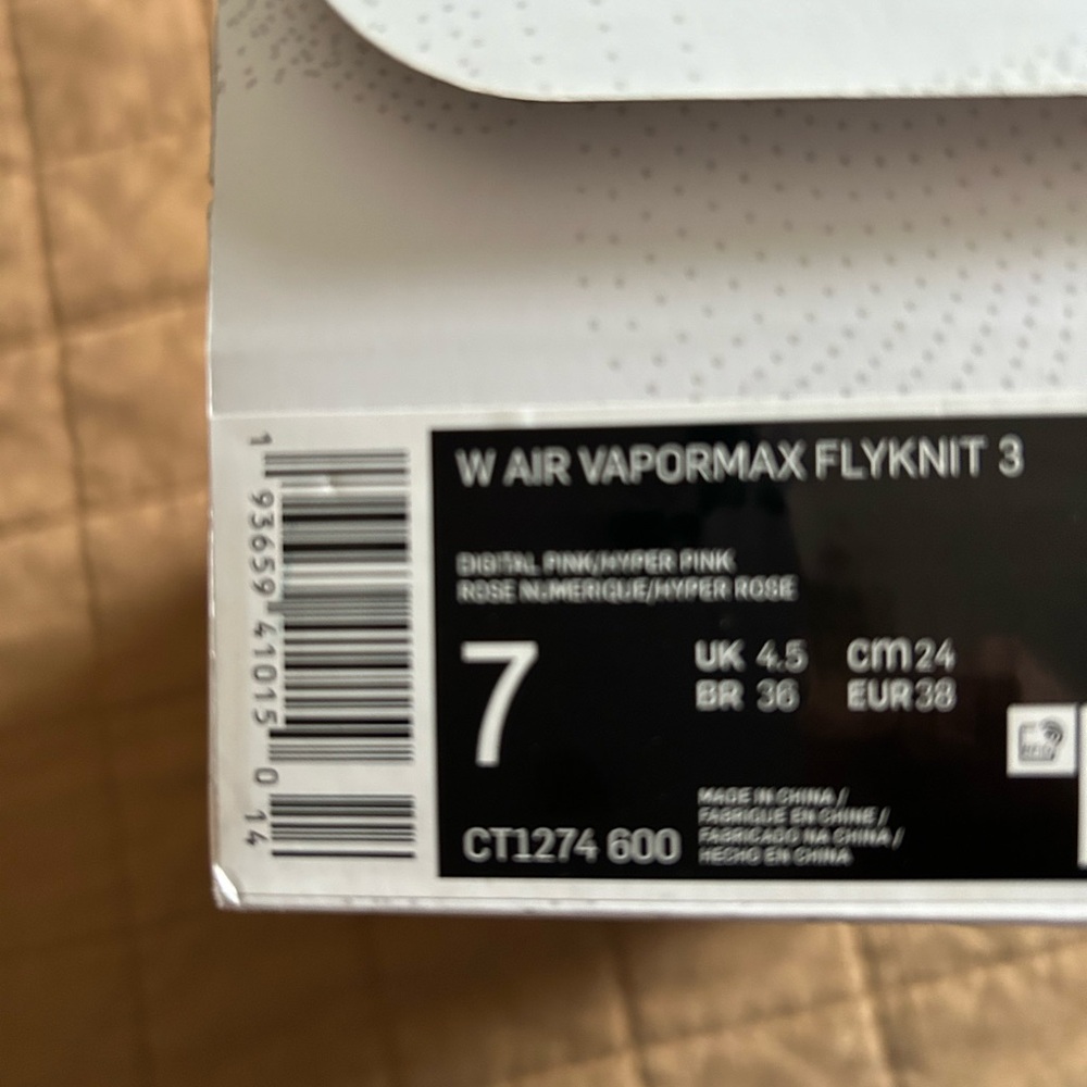 Nike Women's Pink Sneakers - Picture 4 of 4